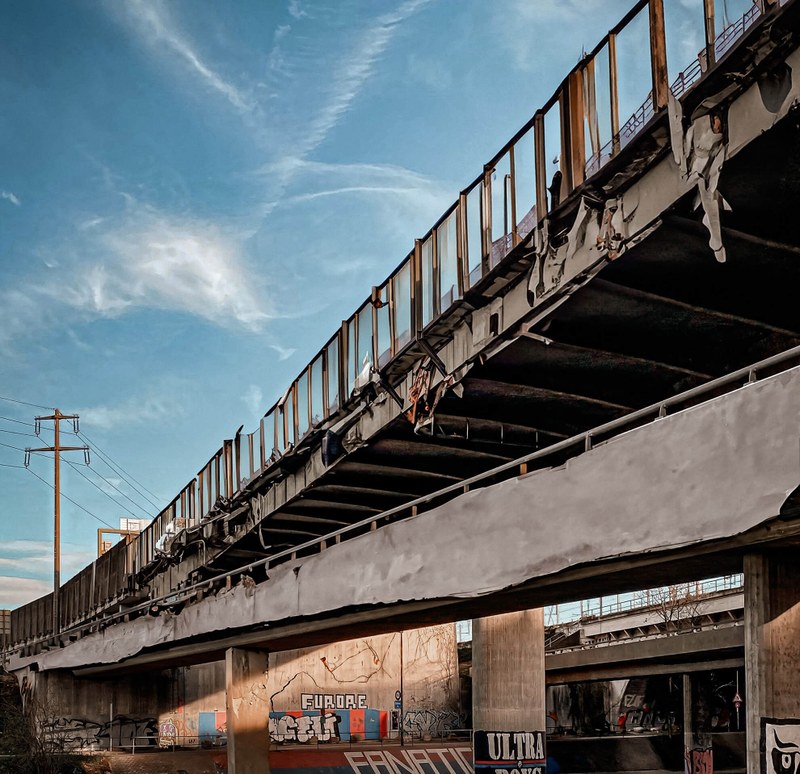 Fotomontage einer Brücke in Basel mit Kriegsschäden