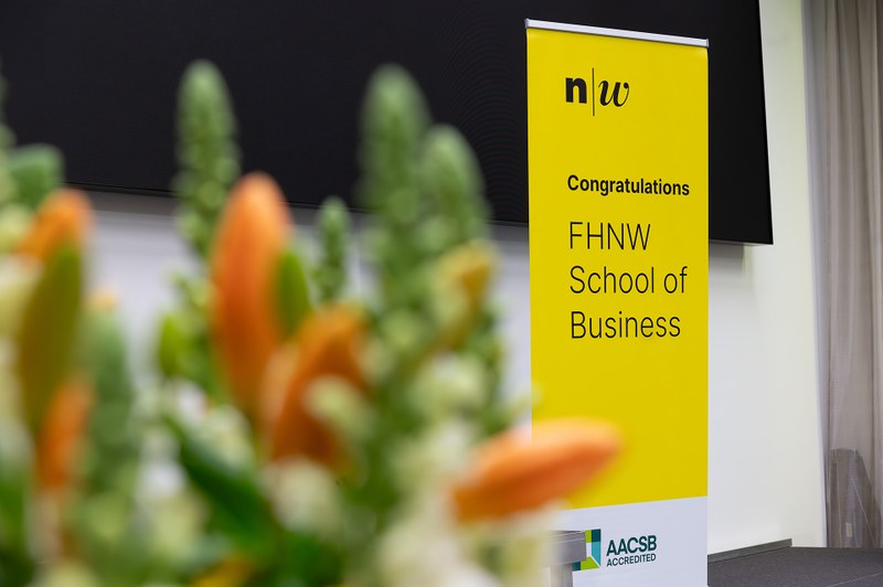 Hochschule für Wirtschaft FHNW vergibt 560 Master- und Bachelor-Diplome