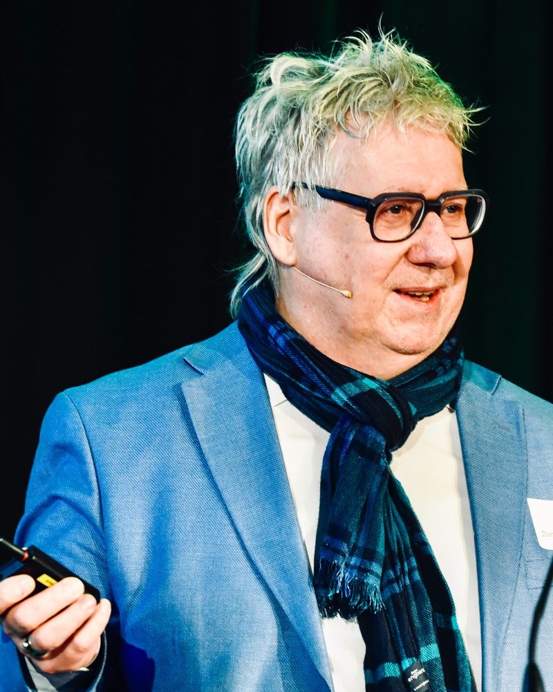 Daniel_Bühne_nah_h.jpg