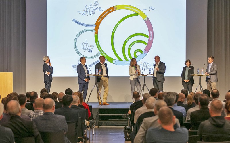 Diskussionsrunde zum Materialkreislauf im Bau