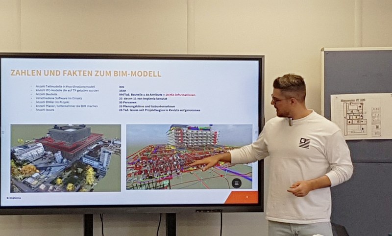 Patric Sommer bei der Präsentation des BIM Modells