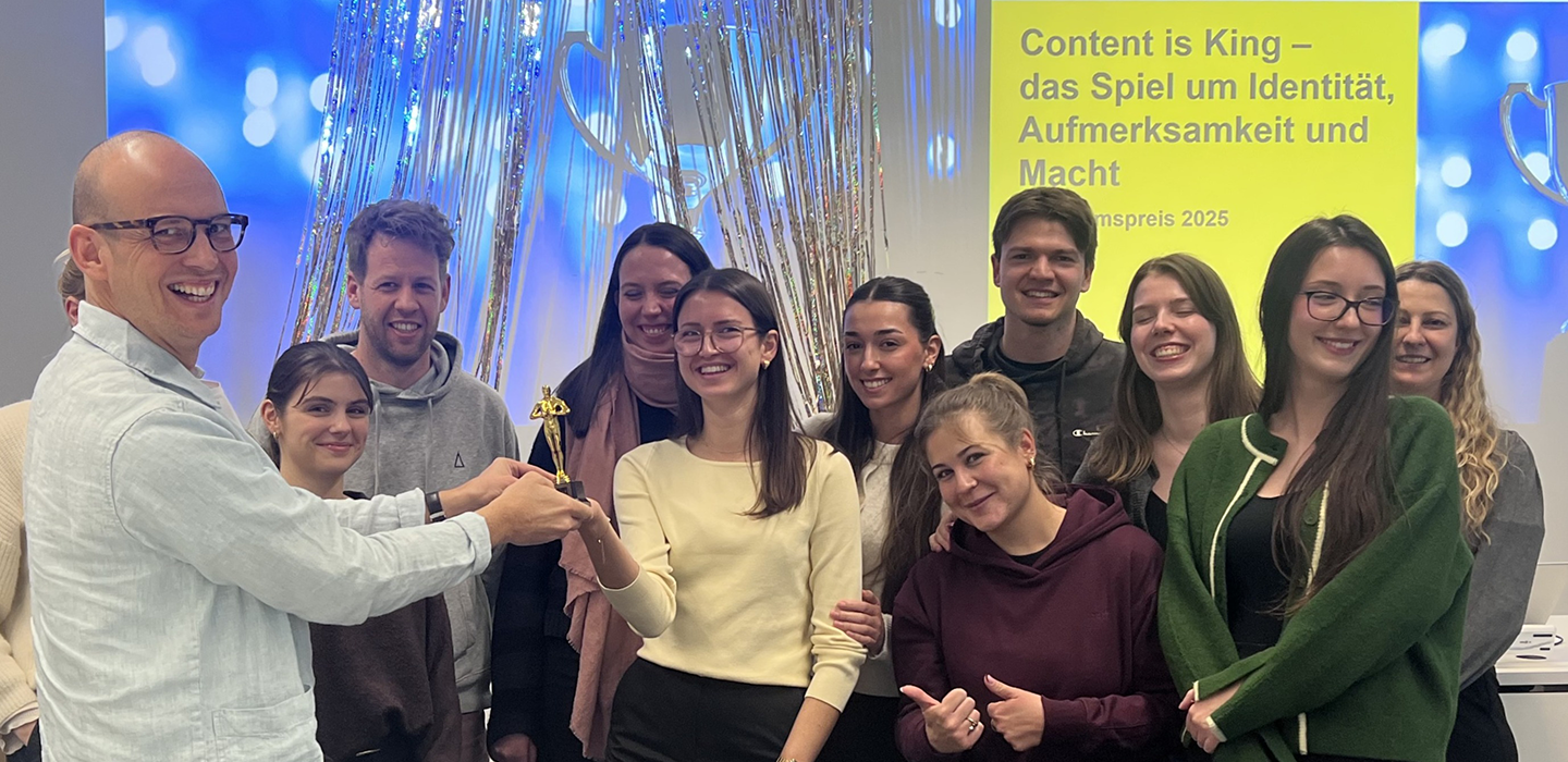 Gewinnerteams mit Auftraggeberinnen