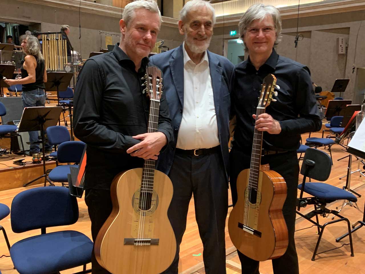 von l. nach r.: Mats Scheidegger (Gitarre), Helmut Lachenmann (Komponist), Stephan Schmidt (Gitarre)