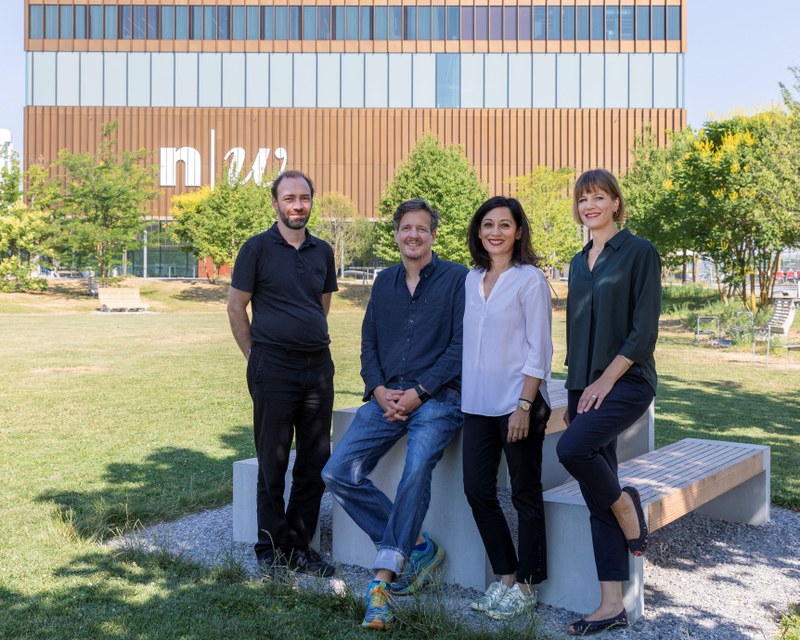 Gruppenbild des Leitungsteams vor dem FHNW Campus Muttenz