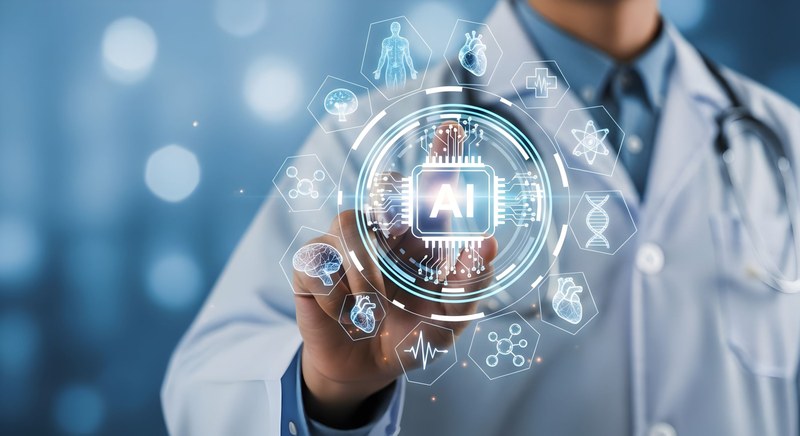 Arzt interagiert mit KI 