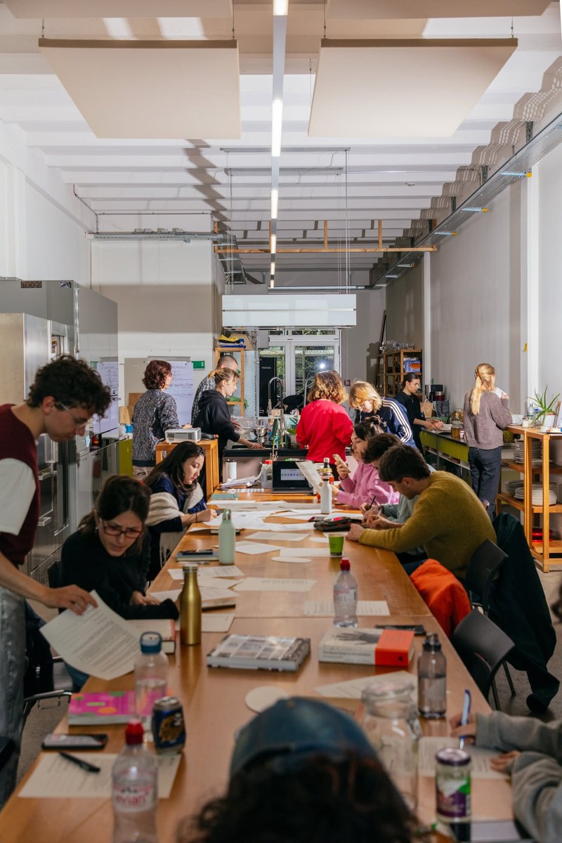 Studierende in den Werkstätten HGK Basel