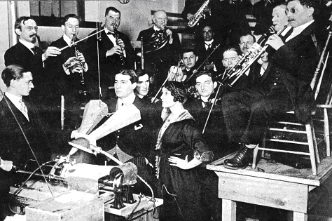 The tenor Lucien Muratore and the soprano Lina Cavalieri recording acoustically with an orchestra in Paris 1913
