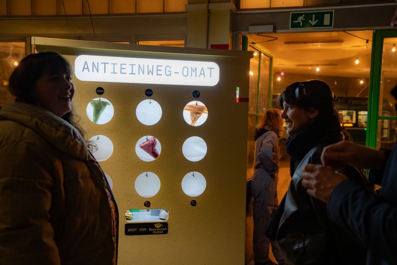 02_instant interiors_Antieinwegomat.jpg