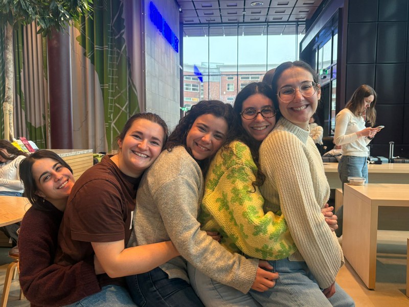 Girls in Studenthuset.jpeg