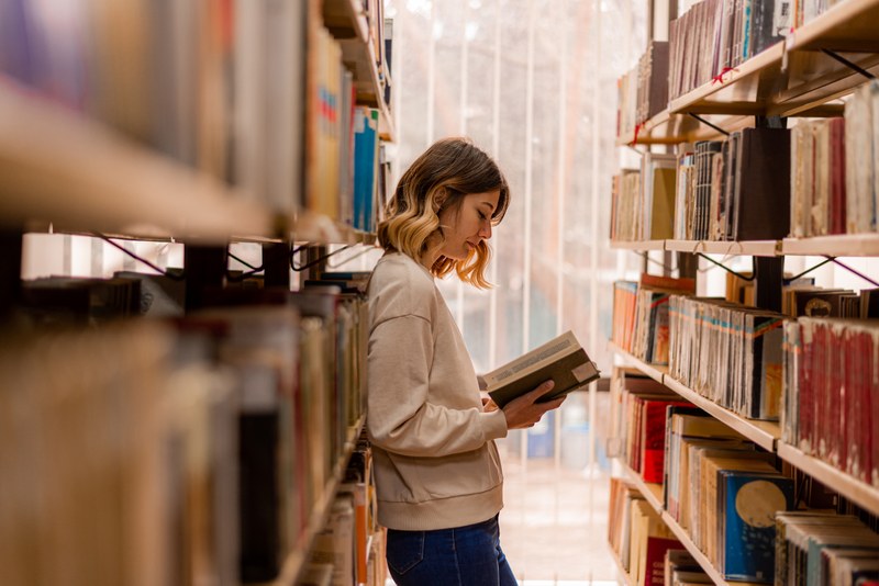 Studierende Bibliothek.jpg