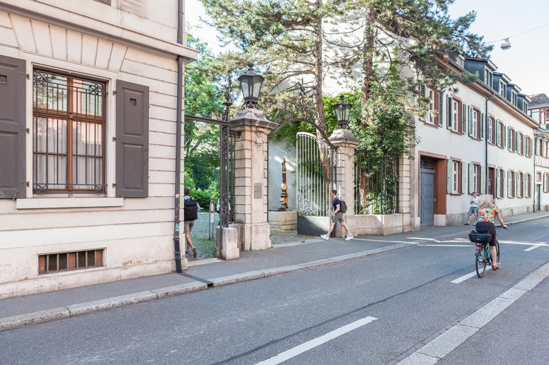 Sommer Eingang Musik-Akademie Basel © weisswert.jpg