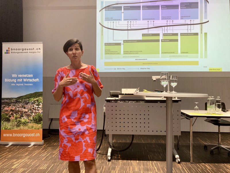 Laura Polexe hielt das Inputreferat am fünften Abend der Veranstaltungsreihe «Bildung für eine Welt von morgen». Foto: Thomas Röthlin