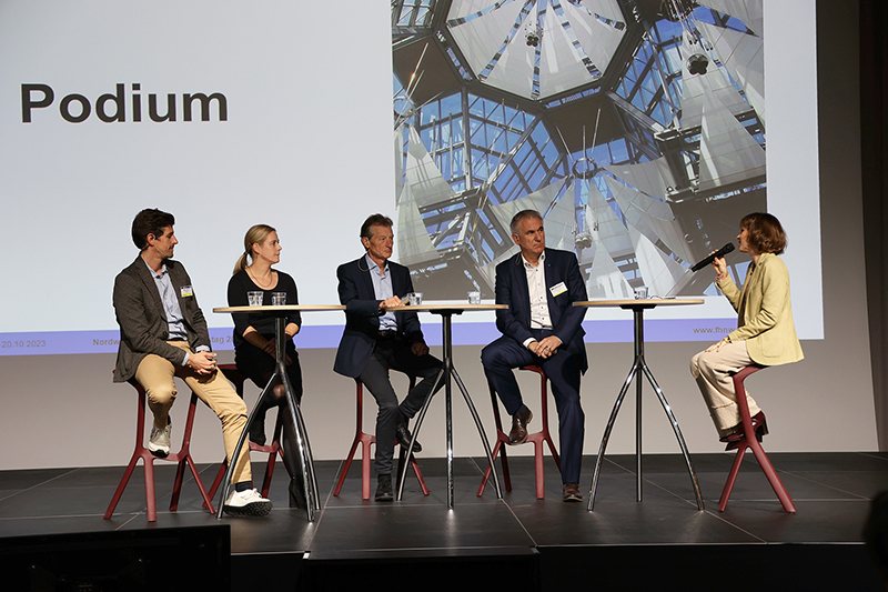 Podiumsgespräch mit Marc Scherrer, Marianne Schwegler, Adrian van der Floe, Alex Hürzeler, Barbara Bleisch (Moderation), v.l.