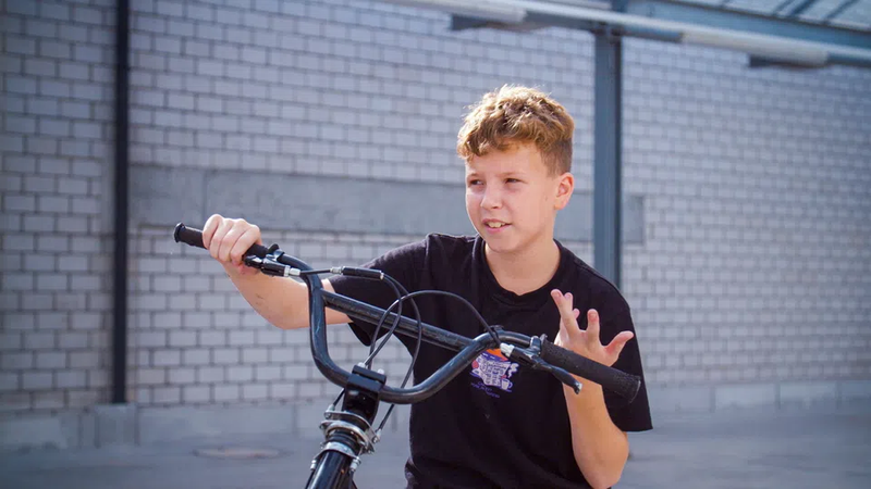 Filmszene, die einen Protagonisten zeigt