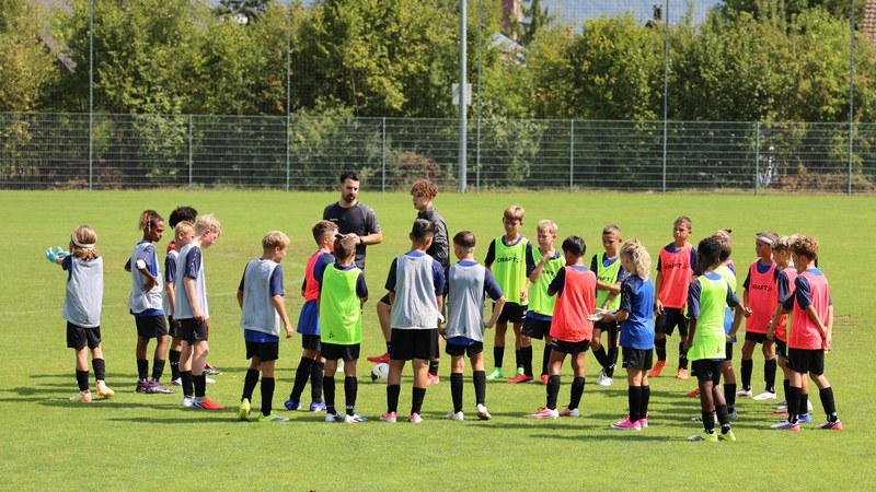 Zwischen Schulzimmer und Trainingsplatz