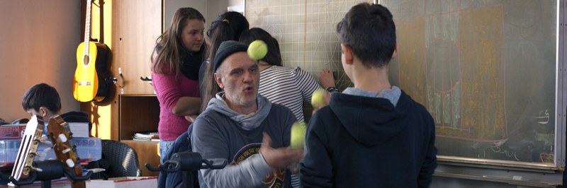 Herr Bachmann jongliert_topimage.jpg