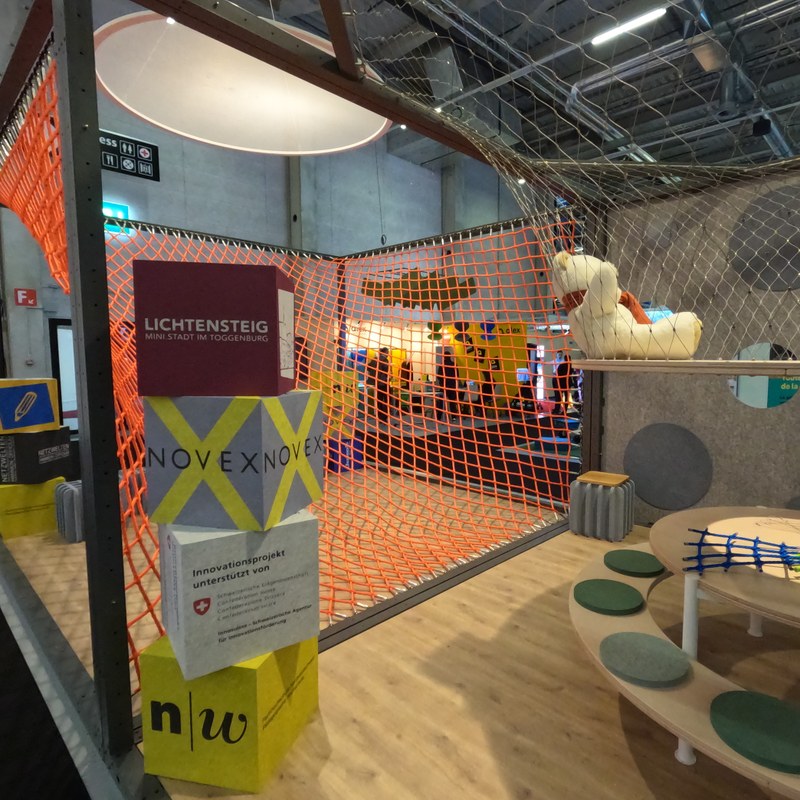 0223_Netz orange.JPG