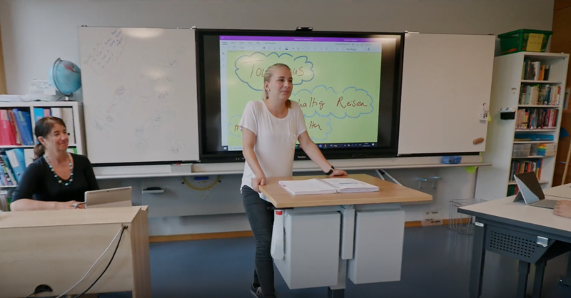 03_Gemeinsames Unterrichten_Chiara mittig_Geraldine links im Hintergrund.PNG