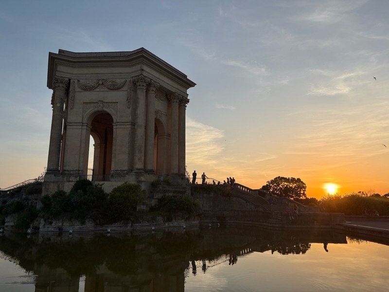 Montpellier_Kaufmann_Palais-Sonnenuntergang.jpg
