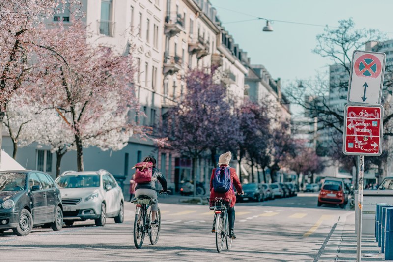 Unaufmerksamkeit und Ablenkung bei Velo-, E-Bike- und E-Trottinette-Fahrenden