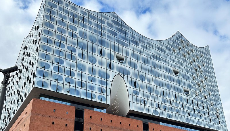 Elbphilharmonie frontal.
