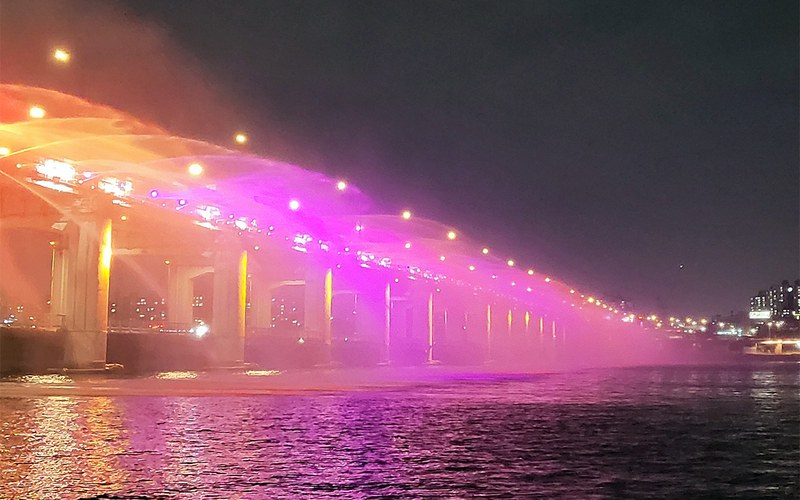 Rainbowbridge Han-River_bearbeitet.jpg