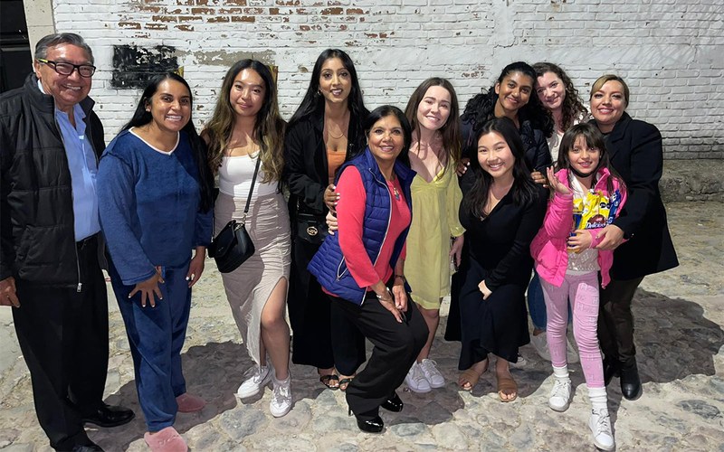 Foto mit mex. Familie, Leon.jpg