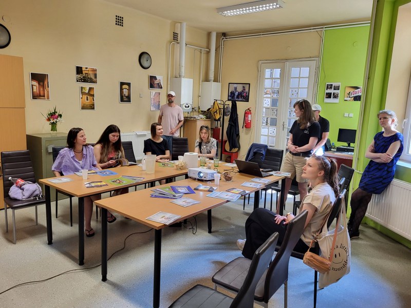 Strassenzeitung Fedel Nelkül.jpg