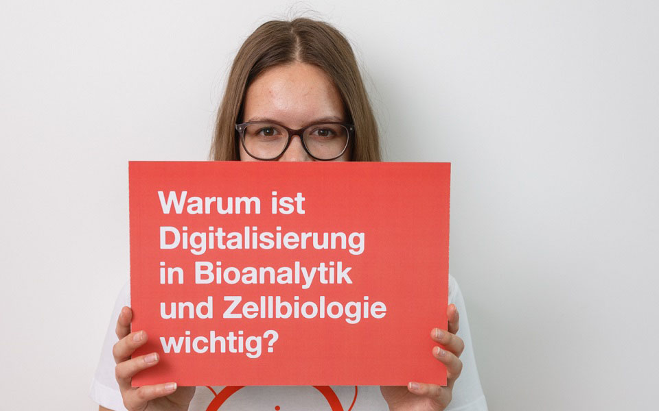 Portrait of Jasmin Saxer, Bachelor-Studentin Bioanalytik und Zellbiologie