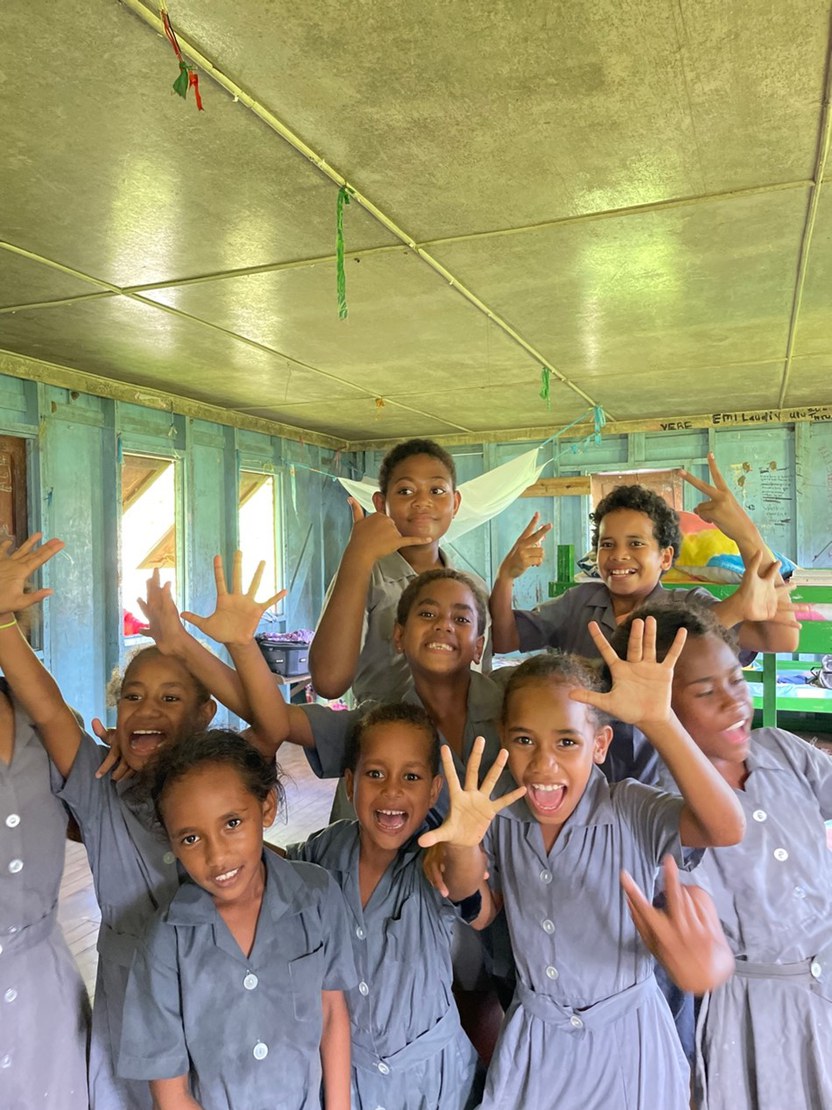 Schulklasse auf Fidschi