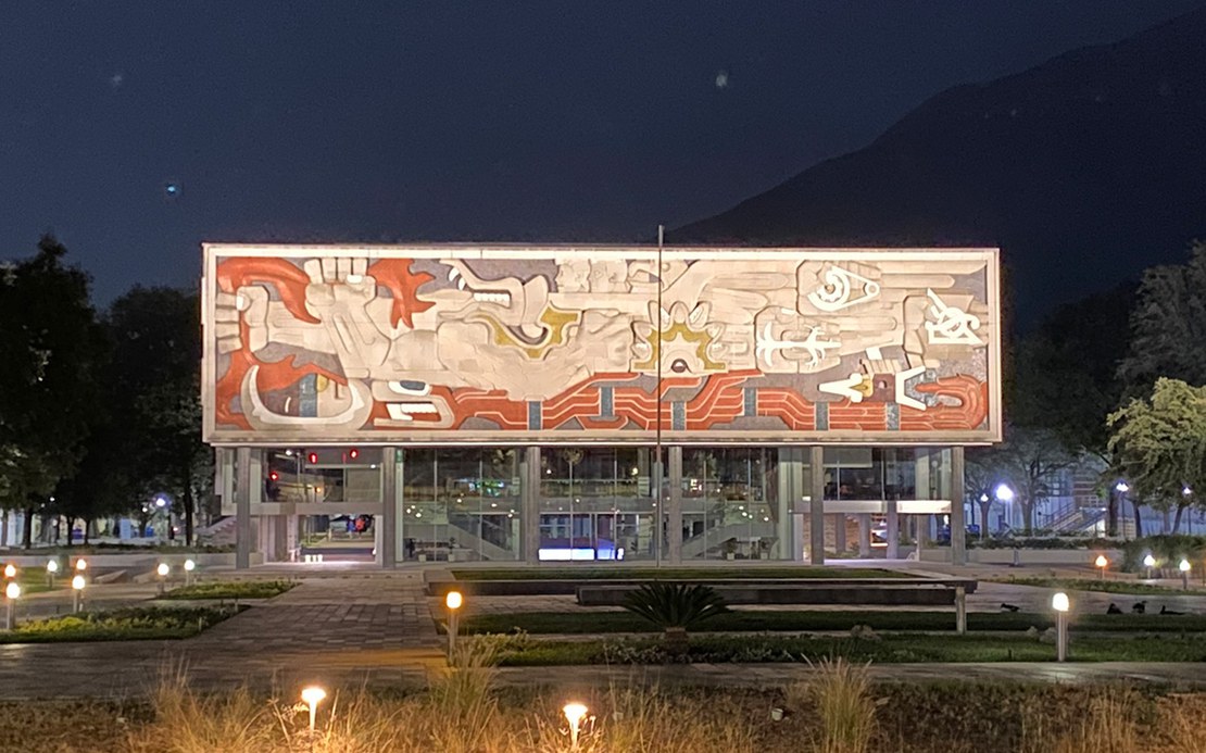 Showroom-Gebäude für neue Technologien im Campus Monterrey.jpg