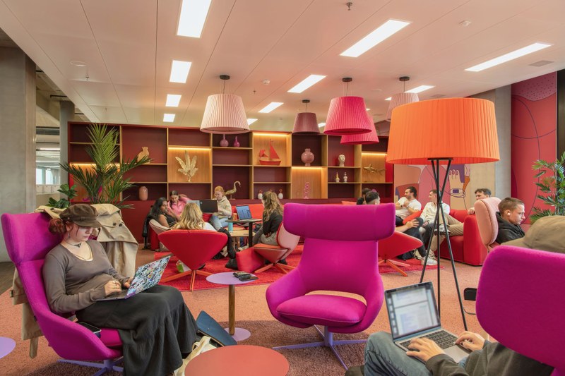 27 FHNW Campus Brugg-Windisch_Lounge_┬®Evolution Design-small.jpg