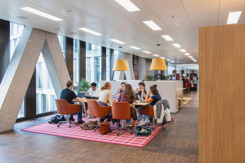 Offener Gruppentisch am FHNW Campus Brugg-Windisch