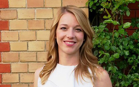 Portrait of Daniela Moser, Absolventin Wirtschaftsingenieurwesen, Business Analystin und Projektleiterin bei der SBB