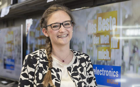 Portrait of Selina Davatz, Bachelor in Energie- und Umwelttechnik, Fachspezialistin Energieeffizienz, Genossenschaft Migros Aare