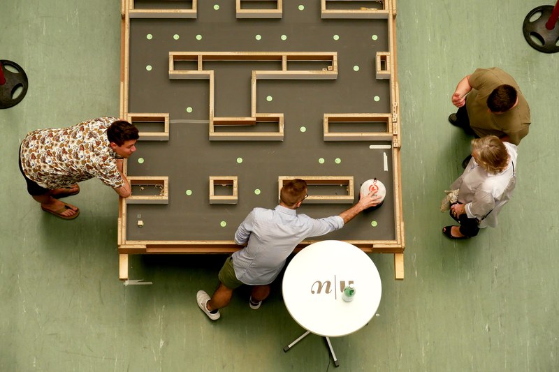 Blick von oben auf das Spielfeld