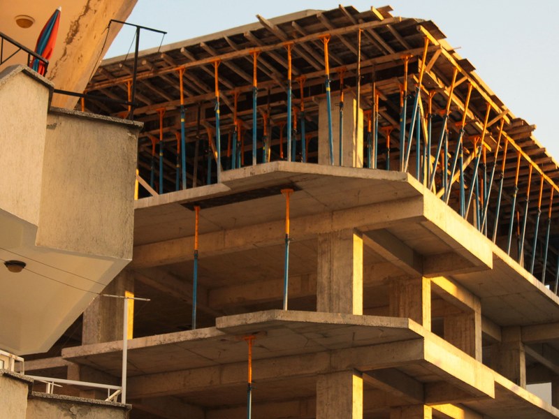 Im Bau befindliches Betongebäude