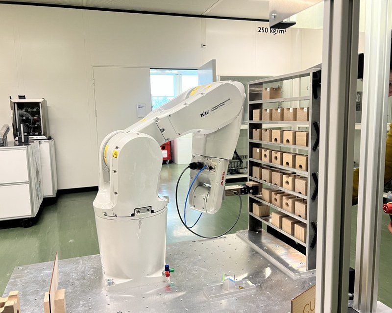 KUKA KR3 R540 – Attraktion für Informationsanlässe