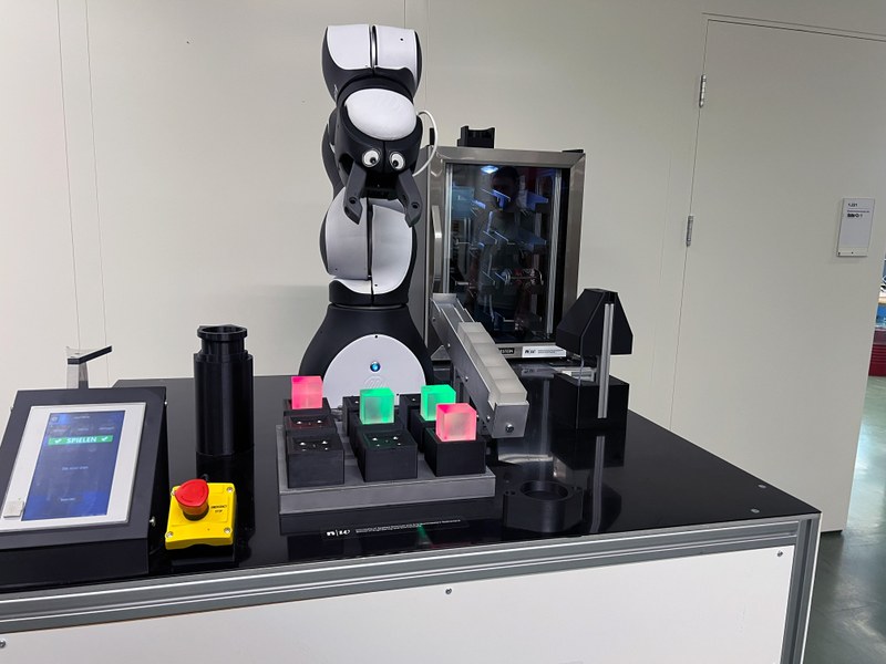 F&P Cobot – Interaktive Attraktion für Informationsanlässe