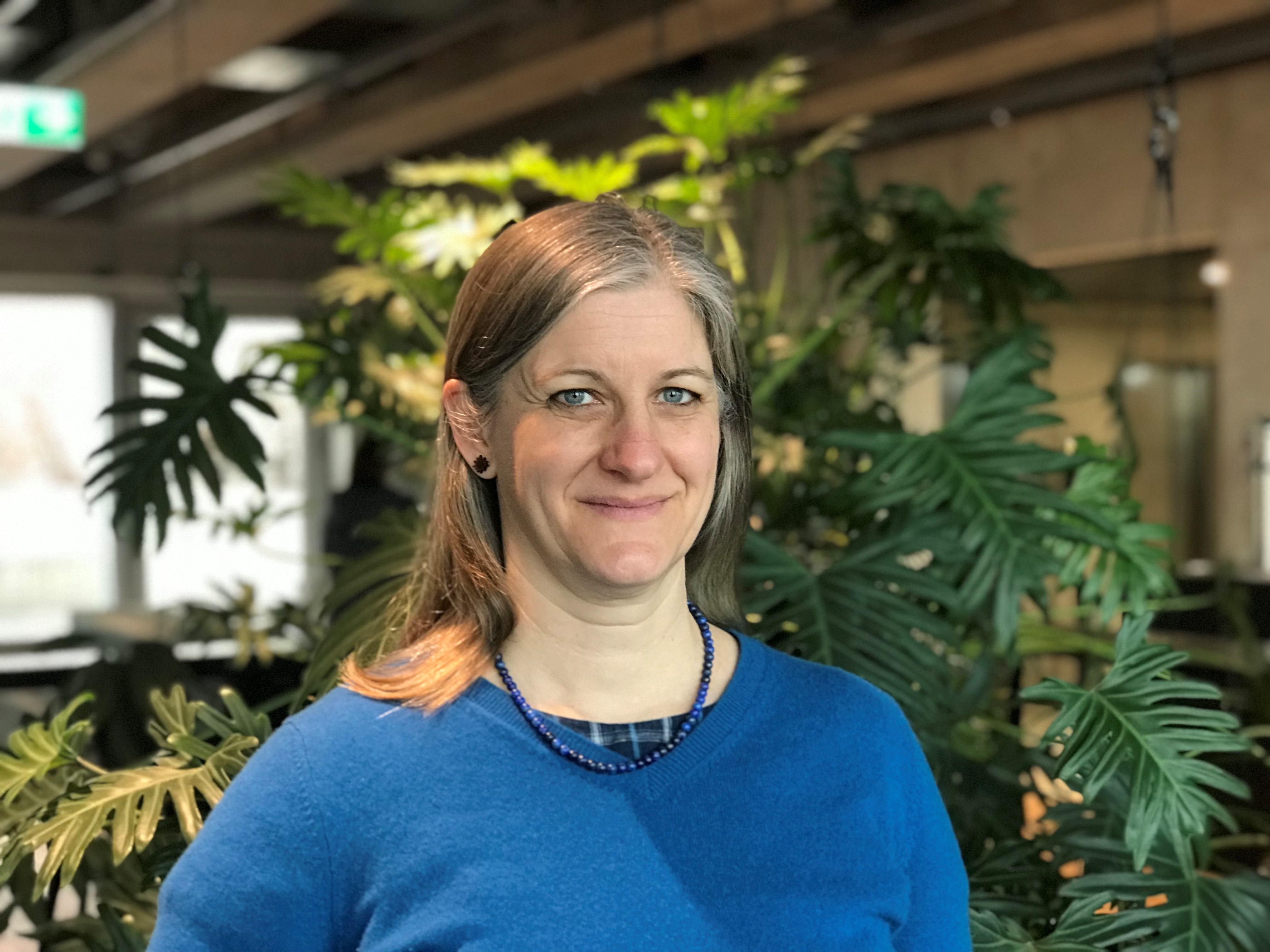 Portrait of Andrea Bärlocher, Absolventin CAS Gesundheit und Umwelt, Bildungsverantwortliche Physiotherapie, Physiotherapie Ergotherapie Wissenschaftliche Mitarbeiterin Universitäts Spital Zürich