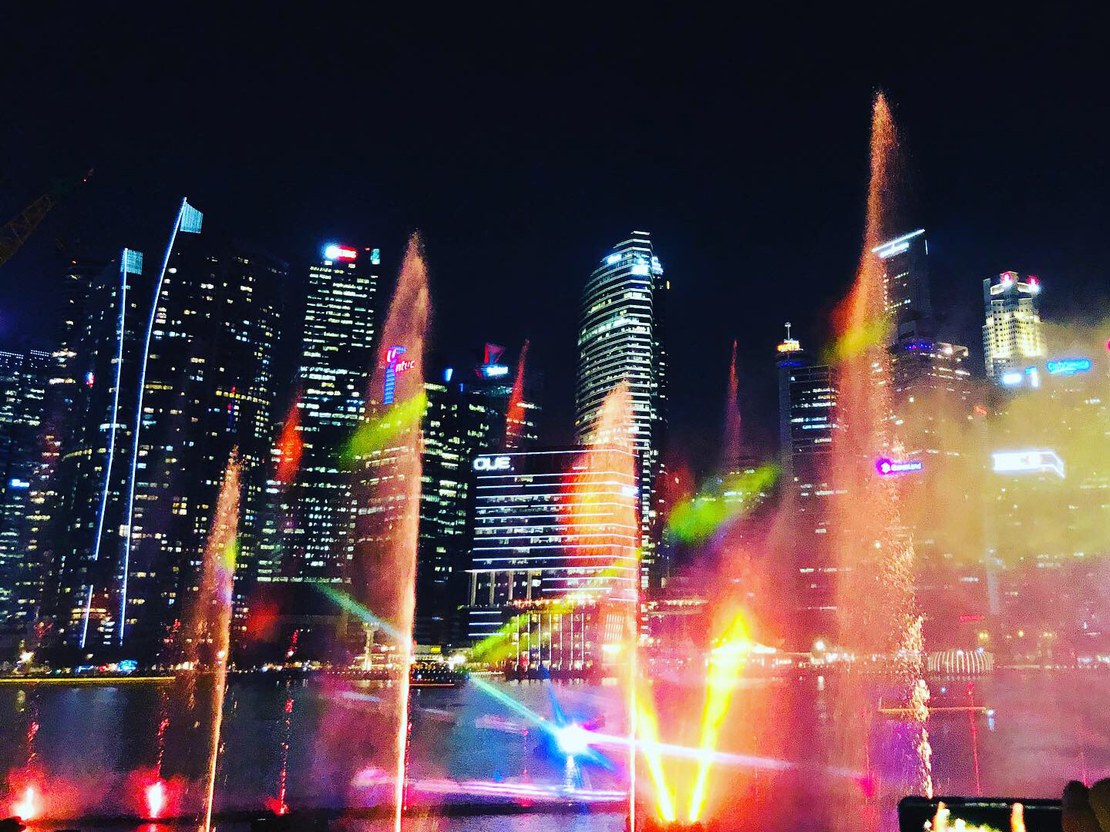 04_hauck_Lichtershow mit Blick auf die Skyline von Singapur_56x42.jpg