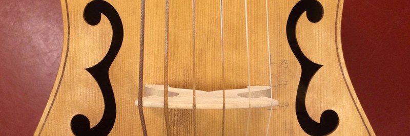 Bastarda_Mittelbügel_KMe_Header Bastarda.jpg