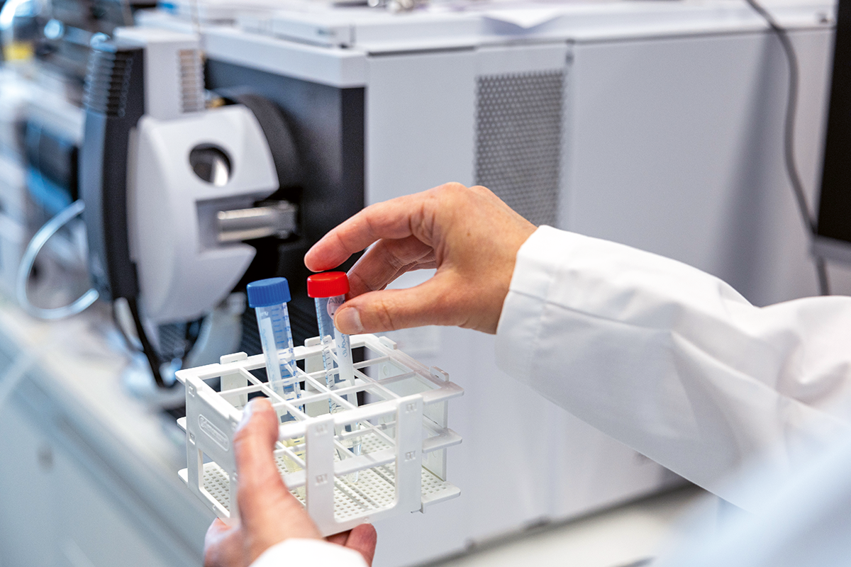 Martin Kuentz and his team analyse new liquid formulations chemically.