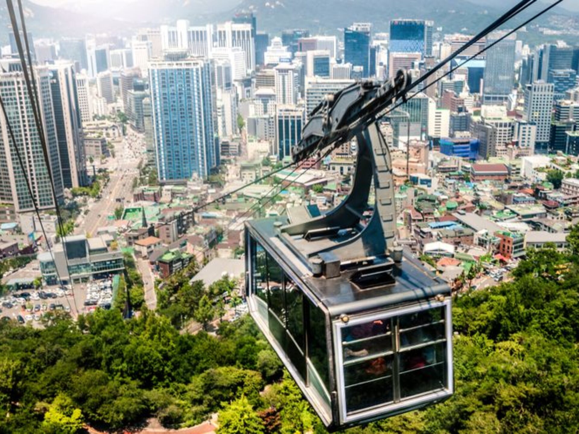 Vier Studierende folgten diesem Ruf und verbrachten ein Semester im Ausland. Fernab der vertrauten Hochschule galt es, sich in einer fremden Umgebung zurechtzufinden und aktiv neue Kontakte zu knüpfen. Eine Herausforderung – doch die gesammelten Erfahrungen und Erlebnisse sind unvergesslich und prägen die nachhaltig.