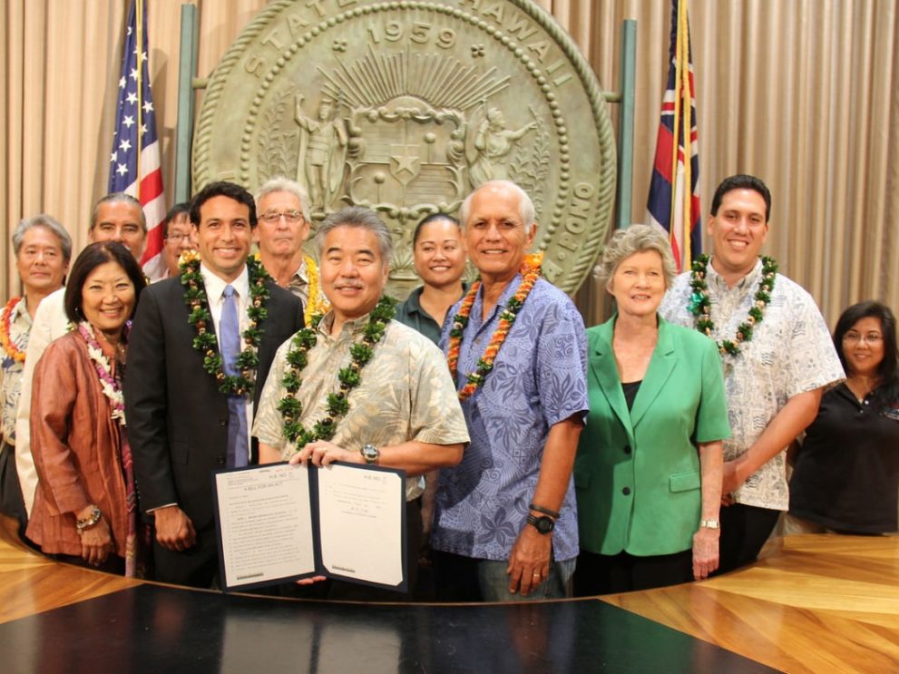 Fig. 6: Signing Act 097, Hawaii, 8. Juni 2015