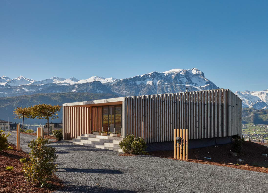 Abbildung 2: Holzpavillon, der für Besucher vollautomatisiertes und nachhaltiges Wohnen simuliert (www.maettivor.ch)