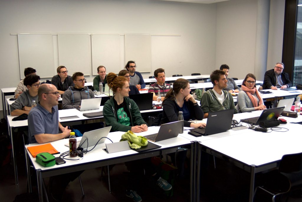 Die Studierenden des Moduls “res”, rechts Dozent für Umweltrecht, Reinhard Zweidler.