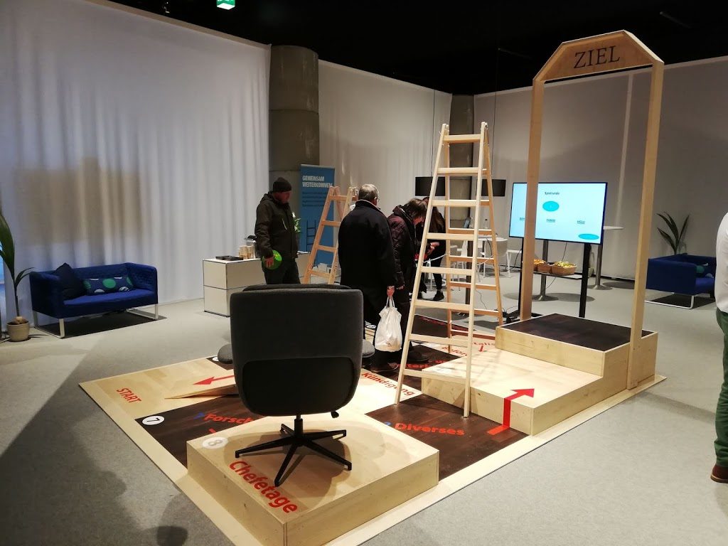 Karriereleiterspiel im Stand der FHNW, HSLU und BFH