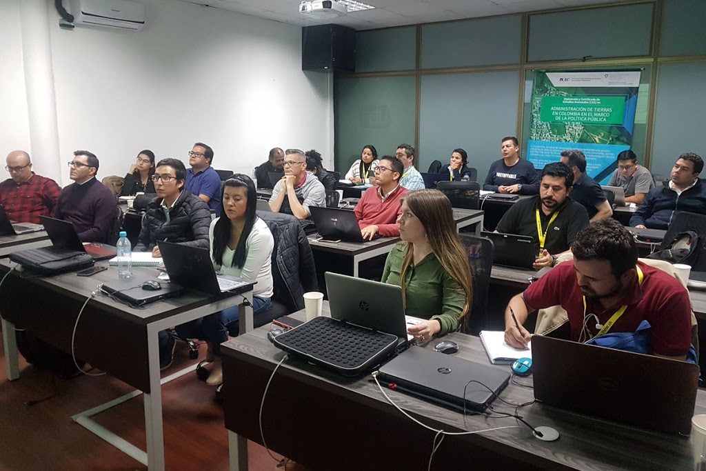 Die Kursteilnehmenden des CAS Landadministration am ersten Unterrichtstag