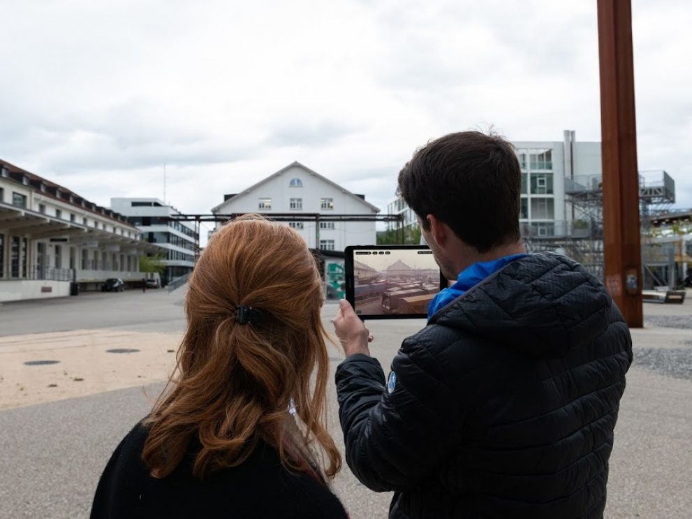 Überlagerung von historischen Aufnahmen über das reale Kamerabild auf dem Campus der Künste der HGK